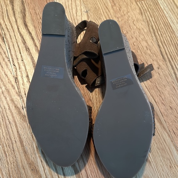 New American Eagle wedge sandals size 10. Suede leather, studded - Picture 4 of 4